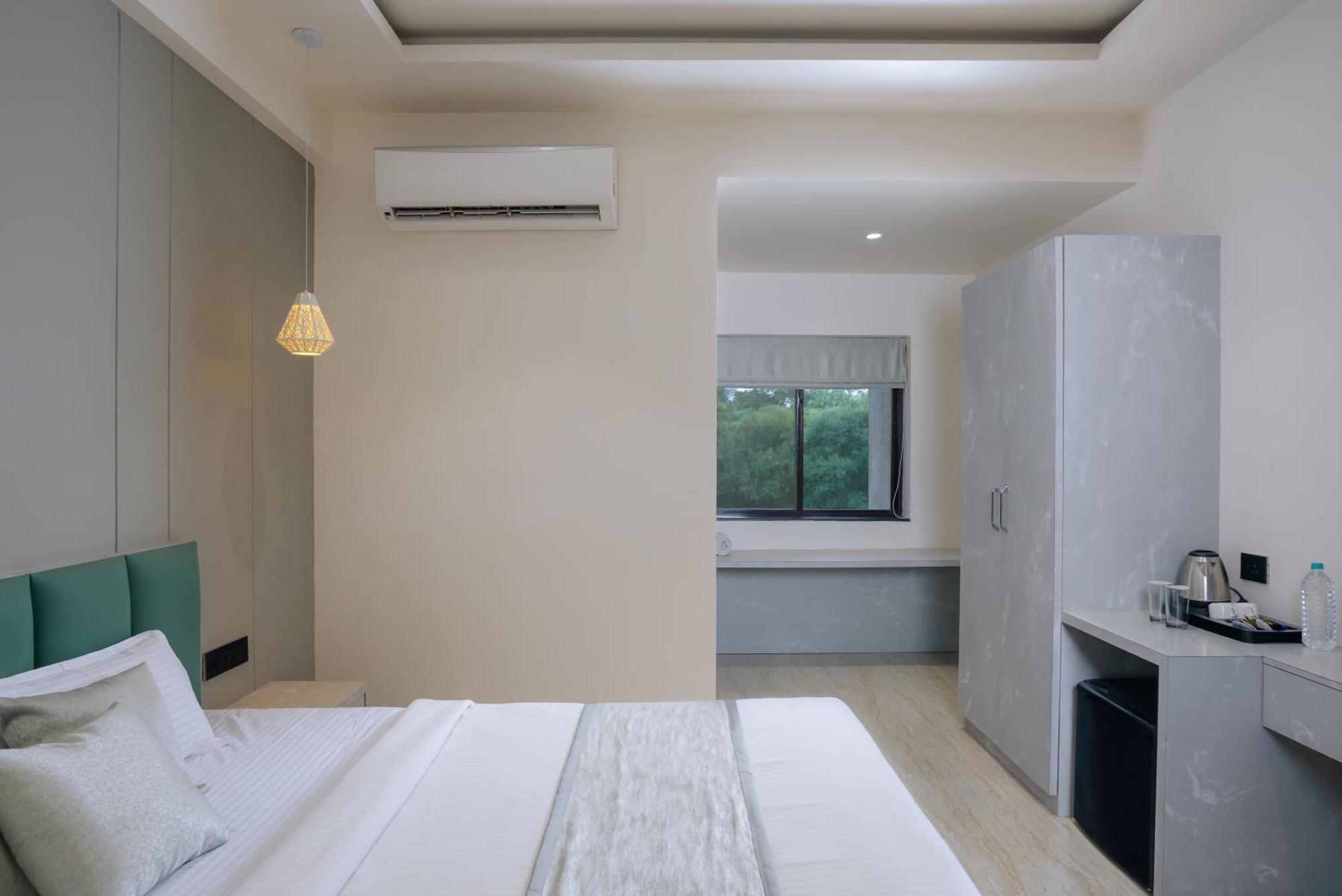 The Grand Neelam Hotell Rāipur Eksteriør bilde